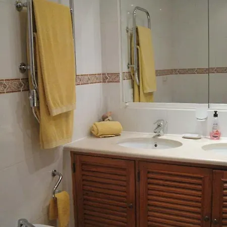 Sleeps 4 Air Con Wifi T480131