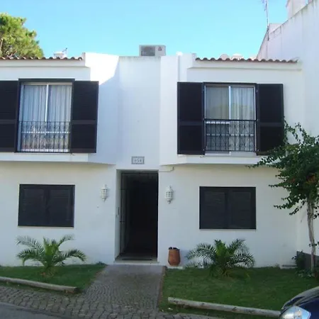 Apartment Sleeps 4 Air Con Wifi T480131 *