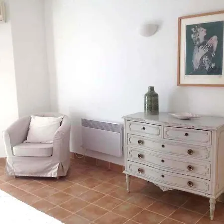 Apartman Sleeps 4 Air Con Wifi T480131 *