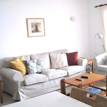 Sleeps 4 Air Con Wifi T480131 Apartman *